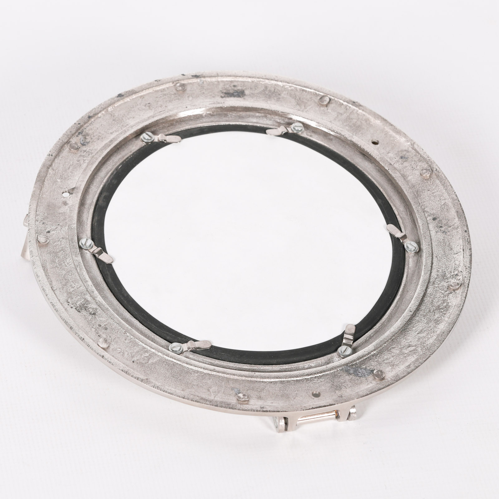 FM-porthole-mirror-back